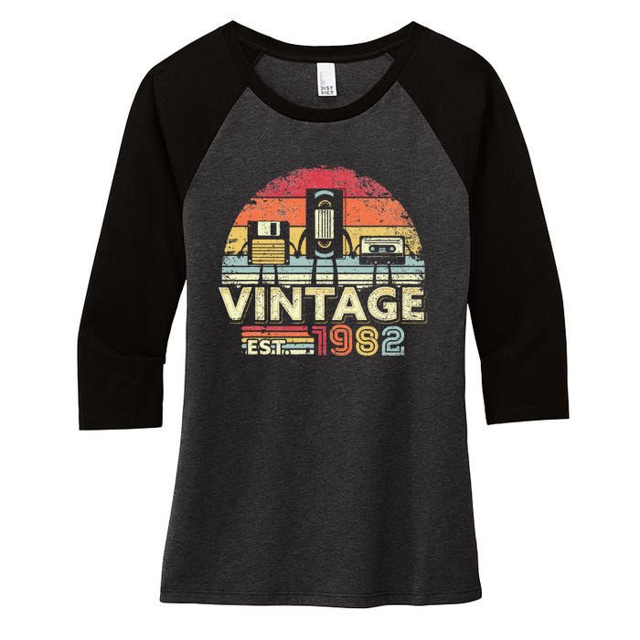 1982 Birthday Vintage Retro Vintage Women's Tri-Blend 3/4-Sleeve Raglan Shirt