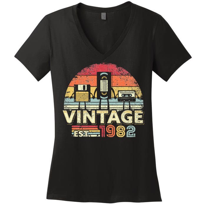 1982 Birthday Vintage Retro Vintage Women's V-Neck T-Shirt