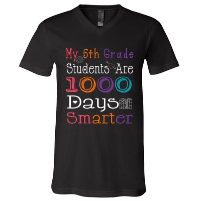 100 Days School My 5th Grade Students Are 1000 Days Smarter V-Neck T-Shirt