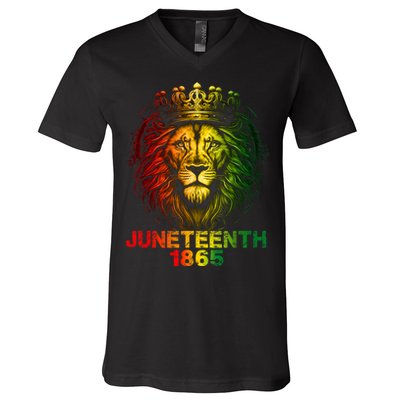 1865 Juneteenth Celebrate Lion African American Freedom Day V-Neck T-Shirt