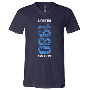 1980 Limited Edition 43th Birthday Born 1980 V-Neck T-Shirt