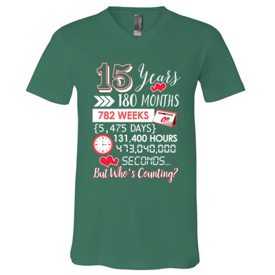 15 Years Of Marriage Happily Married Couple 15th Wedding Anniversary Gift V-Neck T-Shirt