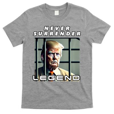 2 Finger Never Surrender Save America Legend Trump Mug Shot T-Shirt