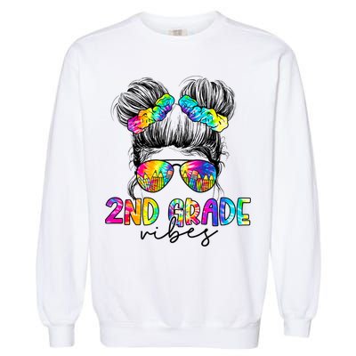 2nd Grade Vibes Messy Hair Bun Girl Back To School First Day Of Second Grade Garment-Dyed Sweatshirt