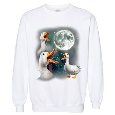 3 Ducks Howl At Moon Funny Weird Cursed Pekin Duck Lover Garment-Dyed Sweatshirt