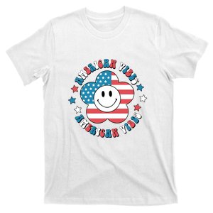 4th Of July Retro American Vibes Flower Gift T-Shirt