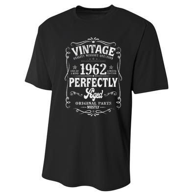 60 Year Old Vintage 1962 60th Birthday Gifts Made In 1962 Performance Sprint T-Shirt