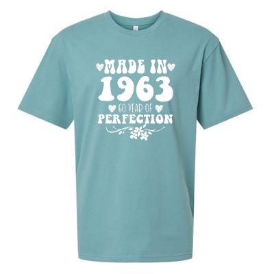 60 Year Old Made In 1963 Floral 60th Birthday Gifts Sueded Cloud Jersey T-Shirt