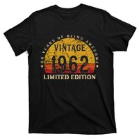 60 Year Old Gifts Retro Vintage 1962 Limited Edition 60th Birthday T-Shirt