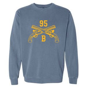 95b Military Police Officer Crossed Pistols Gift Garment-Dyed Sweatshirt