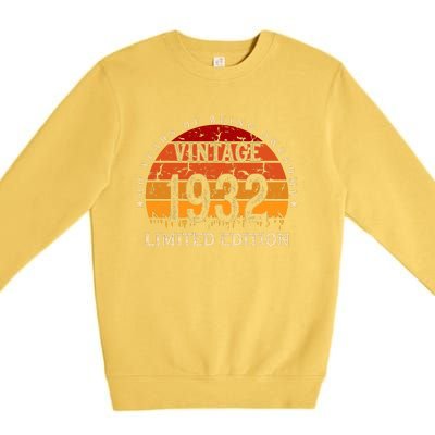 90 Year Old Gifts Retro Vintage 1932 Limited Edition 90th Birthday Premium Crewneck Sweatshirt