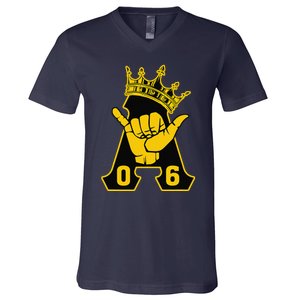 Alpha African 1906 Fraternity Hand Sign Crown V-Neck T-Shirt