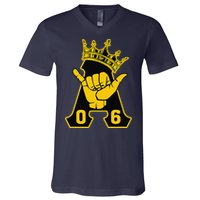 Alpha African 1906 Fraternity Hand Sign Crown V-Neck T-Shirt