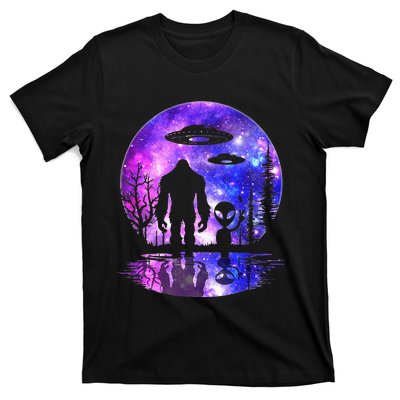 Alien And Bigfoot Full Moon Sasquatch Ufo T-Shirt