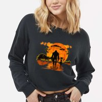Alien And Bigfoot Sasquatch Moon Halloween Cropped Pullover Crew