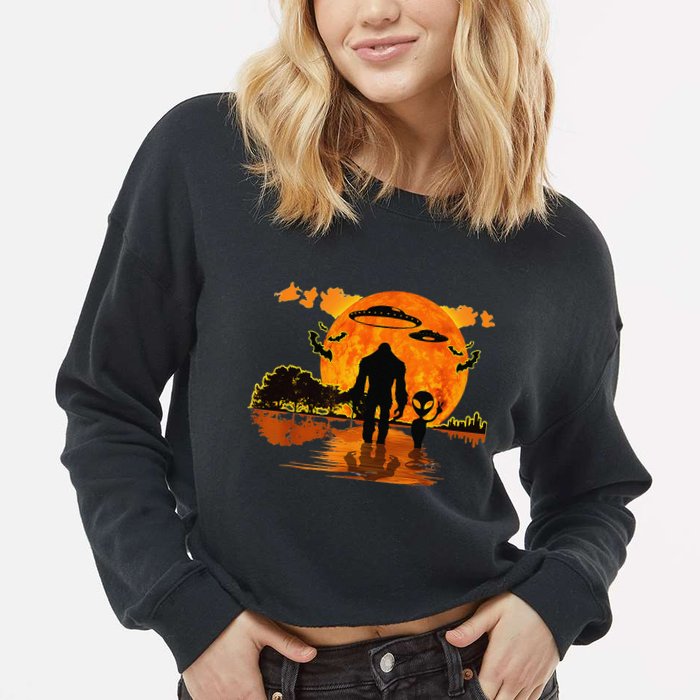 Alien And Bigfoot Sasquatch Moon Halloween Cropped Pullover Crew