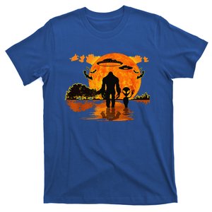 Alien And Bigfoot Sasquatch Moon Halloween T-Shirt