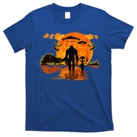 Alien And Bigfoot Sasquatch Moon Halloween T-Shirt