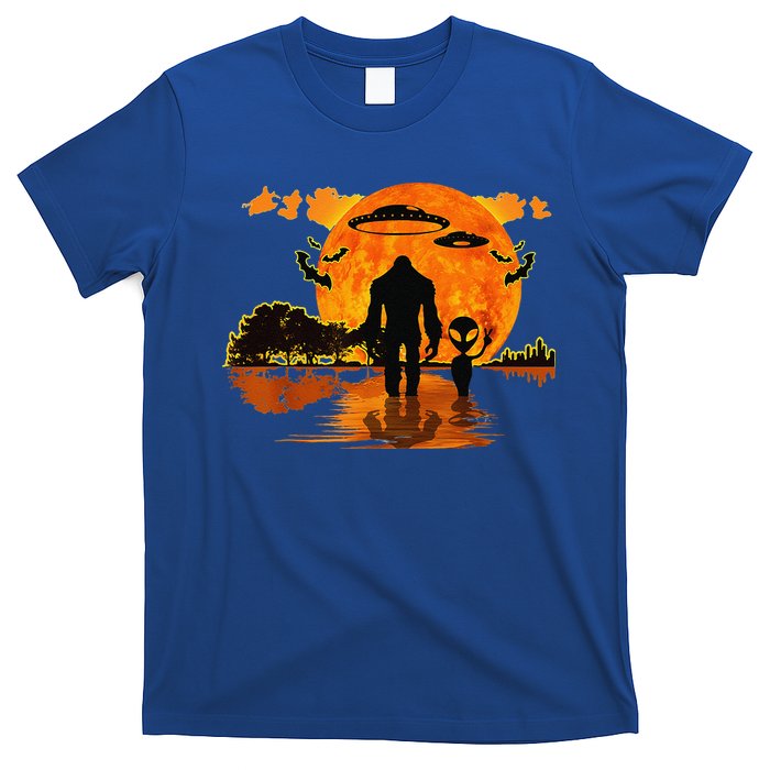 Alien And Bigfoot Sasquatch Moon Halloween T-Shirt