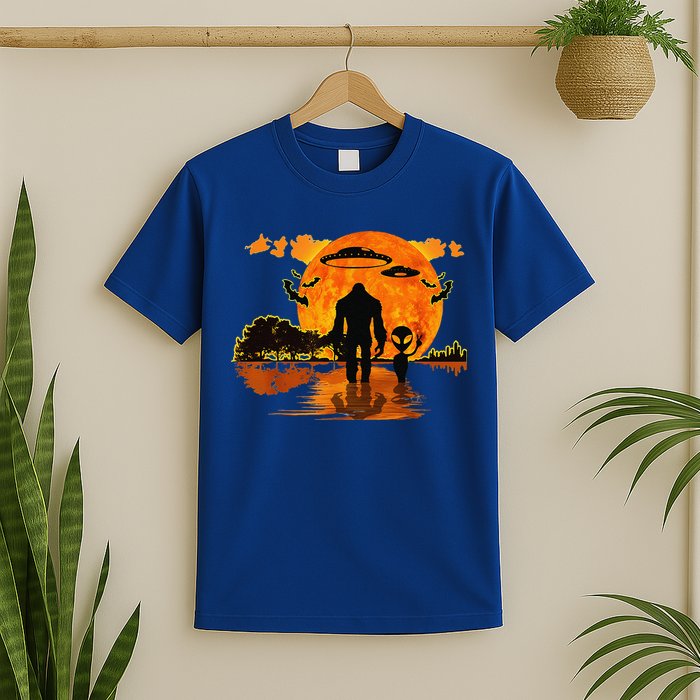 Alien And Bigfoot Sasquatch Moon Halloween T-Shirt