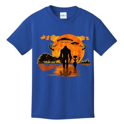 Alien And Bigfoot Sasquatch Moon Halloween Kids T-Shirt