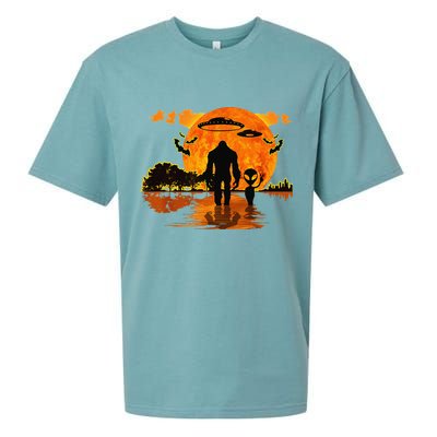 Alien And Bigfoot Sasquatch Moon Halloween Sueded Cloud Jersey T-Shirt