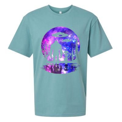 Alien And Bigfoot Full Moon Sasquatch UFO Sueded Cloud Jersey T-Shirt