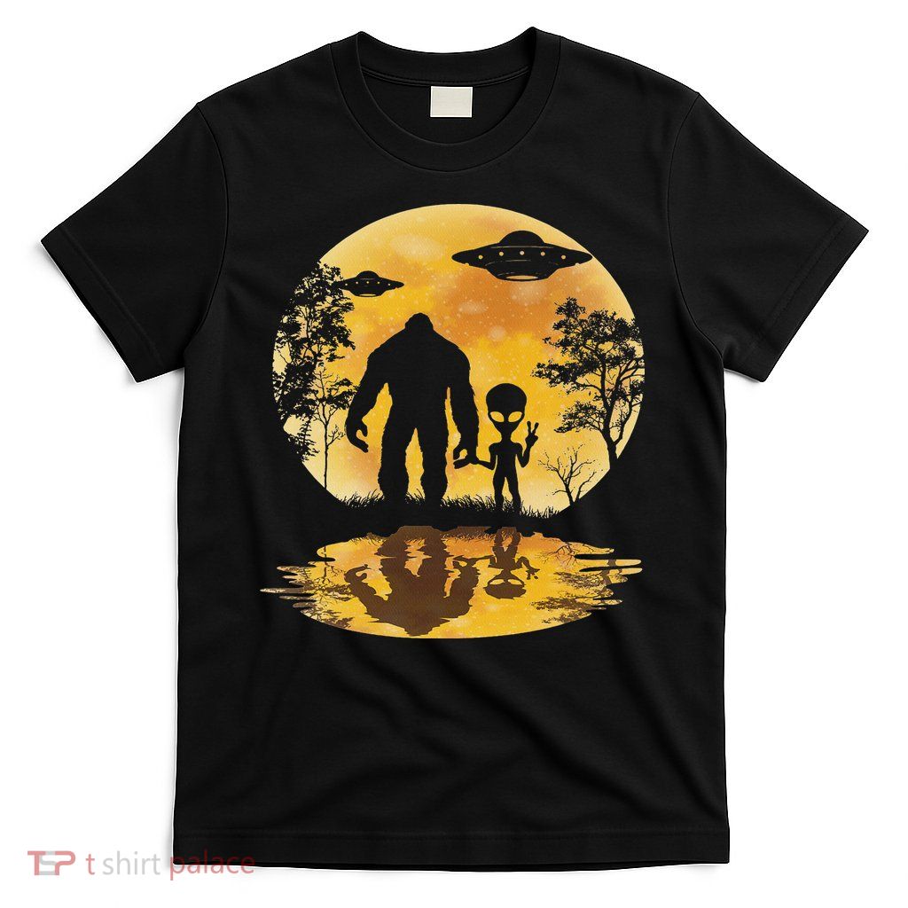 Alien Bigfoot Moon Sasquatch Ufo Extraterrestrial Women T-Shirt