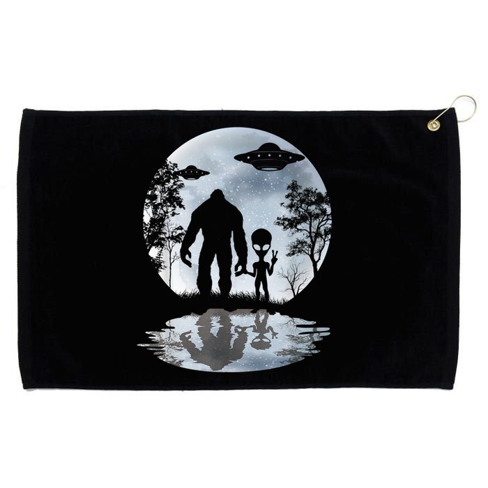 Alien Bigfoot Moon Sasquatch UFO Extraterrestrial Men Women Grommeted Golf Towel