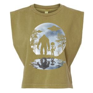 Alien Bigfoot Moon Sasquatch UFO Extraterrestrial Men Women Garment-Dyed Women's Muscle Tee