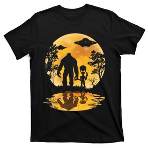 Alien Bigfoot Moon Sasquatch UFO Extraterrestria T-Shirt