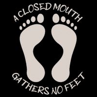 A Closed Mouth Gathers No Feet Funny Pun Corny Dad Joke Drawstring Bag