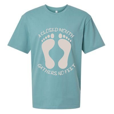 A Closed Mouth Gathers No Feet Funny Pun Corny Dad Joke Sueded Cloud Jersey T-Shirt
