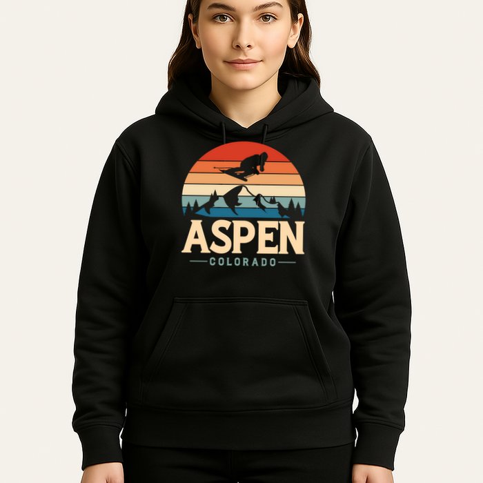 Aspen Colorado retro design is for travelers Hoodie
