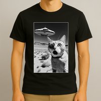 A cat taking a selfie with a ufo spaceship funny pun meme T-Shirt