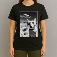 A cat taking a selfie with a ufo spaceship funny pun meme T-Shirt