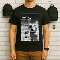 A cat taking a selfie with a ufo spaceship funny pun meme T-Shirt