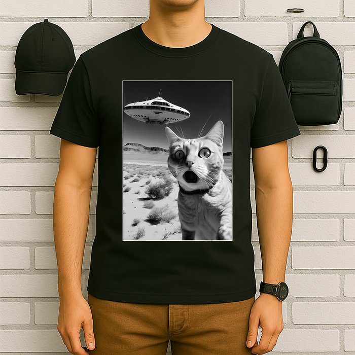 A cat taking a selfie with a ufo spaceship funny pun meme T-Shirt