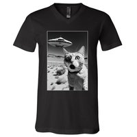 A cat taking a selfie with a ufo spaceship funny pun meme V-Neck T-Shirt