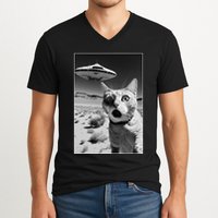 A cat taking a selfie with a ufo spaceship funny pun meme V-Neck T-Shirt
