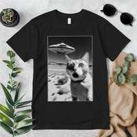 A cat taking a selfie with a ufo spaceship funny pun meme Premium T-Shirt