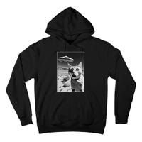 A cat taking a selfie with a ufo spaceship funny pun meme Tall Hoodie