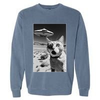 A cat taking a selfie with a ufo spaceship funny pun meme Garment-Dyed Sweatshirt