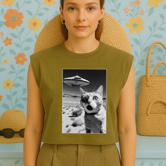 A cat taking a selfie with a ufo spaceship funny pun meme Garment-Dyed Women's Muscle Tee