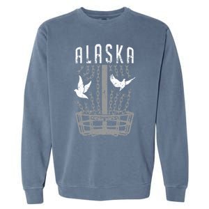 Alaska Disc Golf Player Breaking Chains Birdie Gift Garment-Dyed Sweatshirt