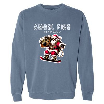 Angel Fire New Mexico Christmas Snowboard Santa Claus Great Gift Garment-Dyed Sweatshirt