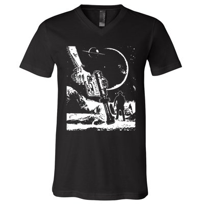 Alien Gunslinger V-Neck T-Shirt