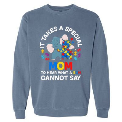 Autism It Takes A Special Mom Autistic Son Proud Autism Mom Garment-Dyed Sweatshirt