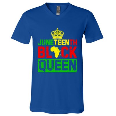 Afro Juneteenth Queen Mom Matching Black History Gift V-Neck T-Shirt