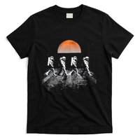 Astronauts Journey To Mars Astronauts In Walking In Space T-Shirt